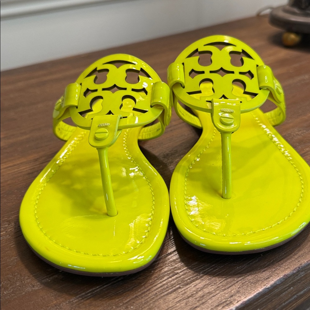 Tory Burch Miller Patent Leather Fluo Neon  YELLOW - Picture 4 of 13